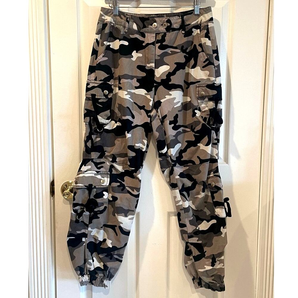 Forever 21 Camo Print Utility Cargo / Jogger Pants Size Medium